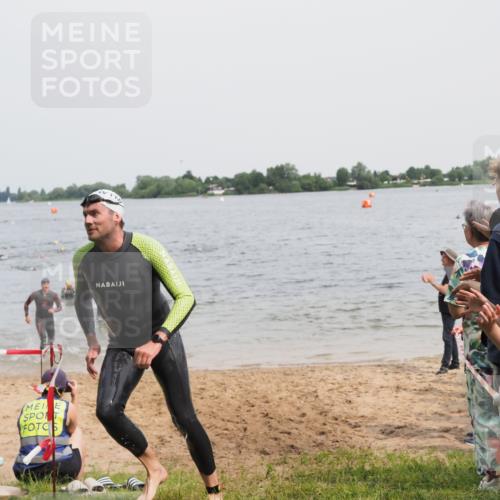 21.06.2025 - 27. Vierlanden-Triathlon MichiJ http://msf.ph/oto/8027297 15.06.2026 10:57:51 Schwimmen 686, 705, 738, 774 meine-sportfotos.de