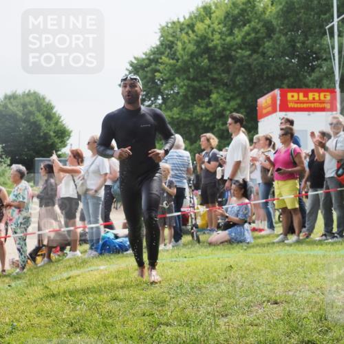 15.06.2025 - 27. Vierlanden-Triathlon KatJ http://msf.ph/oto/8027299 15.06.2025 11:00:49 Schwimmen 637, 678, 681, 699, 723 meine-sportfotos.de