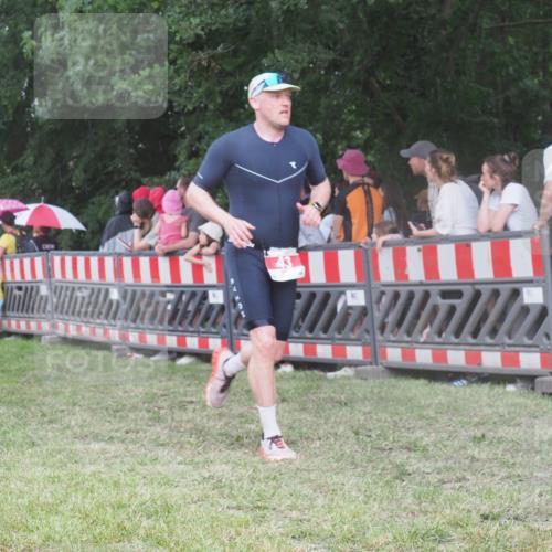 21.06.2025 - 27. Vierlanden-Triathlon KatJ http://msf.ph/oto/8027305 15.06.2025 13:30:32 Ziel 43, 783 meine-sportfotos.de