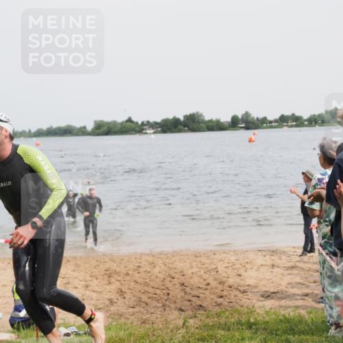21.06.2025 - 27. Vierlanden-Triathlon MichiJ http://msf.ph/oto/8027309 15.06.2026 10:57:51 Schwimmen 686, 705, 738, 774 meine-sportfotos.de