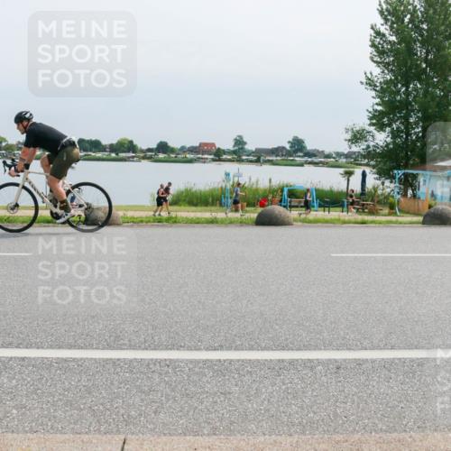 15.06.2025 - 27. Vierlanden-Triathlon H.Heesch http://msf.ph/oto/8027325 15.06.2025 11:21:13 Radfahren 703 meine-sportfotos.de