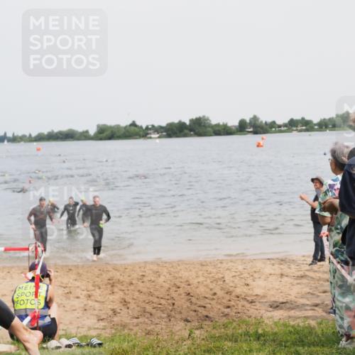 21.06.2025 - 27. Vierlanden-Triathlon MichiJ http://msf.ph/oto/8027328 15.06.2026 10:57:51 Schwimmen 686, 705, 738, 774 meine-sportfotos.de