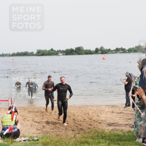 21.06.2025 - 27. Vierlanden-Triathlon MichiJ http://msf.ph/oto/8027337 15.06.2026 10:57:54 Schwimmen 647, 686, 705, 738, 774 meine-sportfotos.de