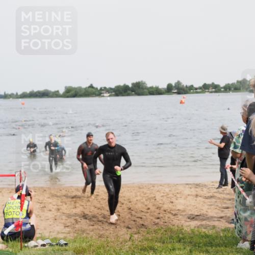 21.06.2025 - 27. Vierlanden-Triathlon MichiJ http://msf.ph/oto/8027343 15.06.2026 10:57:54 Schwimmen 647, 686, 705, 738, 774 meine-sportfotos.de