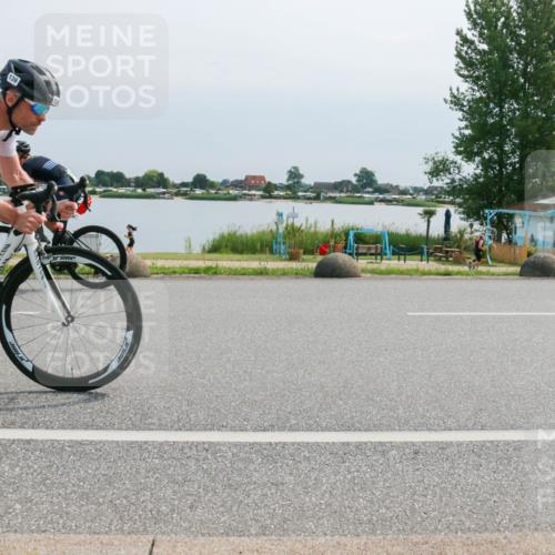15.06.2025 - 27. Vierlanden-Triathlon H.Heesch http://msf.ph/oto/8027345 15.06.2025 11:21:18 Radfahren 139, 703, 928 meine-sportfotos.de