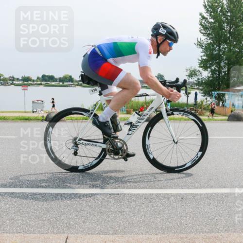 15.06.2025 - 27. Vierlanden-Triathlon H.Heesch http://msf.ph/oto/8027357 15.06.2025 11:21:18 Radfahren 139, 703, 928 meine-sportfotos.de
