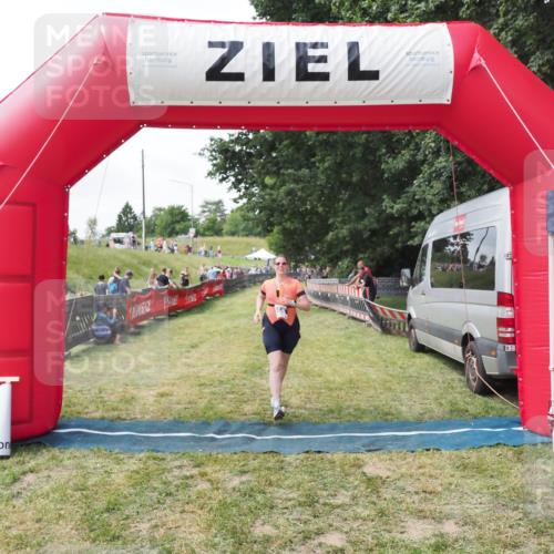 21.06.2025 - 27. Vierlanden-Triathlon MichiJ http://msf.ph/oto/8027393 15.06.2026 12:07:06 Ziel 558 meine-sportfotos.de