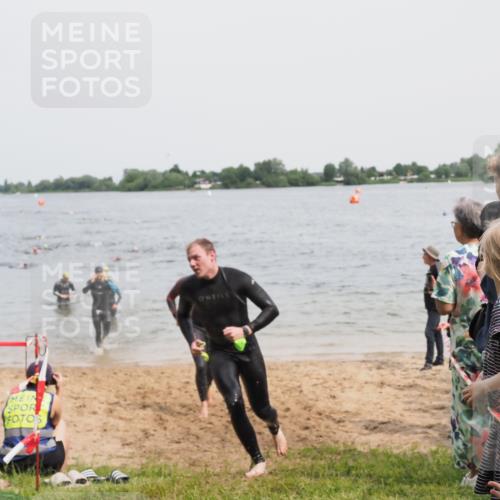 21.06.2025 - 27. Vierlanden-Triathlon MichiJ http://msf.ph/oto/8027413 15.06.2026 10:57:55 Schwimmen 647, 686, 705, 738, 774 meine-sportfotos.de