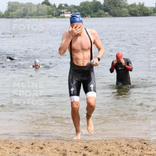 15.06.2025 - 27. Vierlanden-Triathlon Lena Gebhardt http://msf.ph/oto/8027417 15.06.2025 11:00:25 Schwimmen 646, 649, 657, 662, 694, 714, 731 meine-sportfotos.de