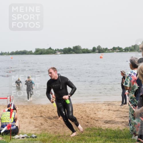 21.06.2025 - 27. Vierlanden-Triathlon MichiJ http://msf.ph/oto/8027422 15.06.2026 10:57:55 Schwimmen 647, 686, 705, 738, 774 meine-sportfotos.de