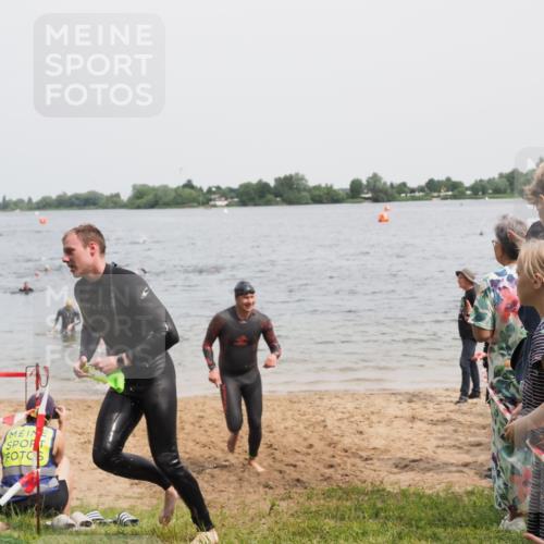 21.06.2025 - 27. Vierlanden-Triathlon MichiJ http://msf.ph/oto/8027431 15.06.2026 10:57:56 Schwimmen 647, 686, 705, 738, 774 meine-sportfotos.de