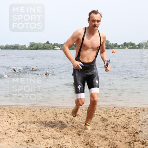 15.06.2025 - 27. Vierlanden-Triathlon Lena Gebhardt http://msf.ph/oto/8027433 15.06.2025 11:00:27 Schwimmen 646, 649, 657, 662, 694, 714, 731 meine-sportfotos.de