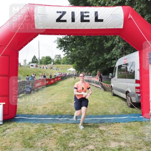 21.06.2025 - 27. Vierlanden-Triathlon MichiJ http://msf.ph/oto/8027444 15.06.2026 12:07:07 Ziel 558 meine-sportfotos.de