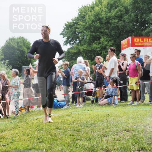 15.06.2025 - 27. Vierlanden-Triathlon KatJ http://msf.ph/oto/8027450 15.06.2025 11:00:55 Schwimmen 637, 681, 699, 746 meine-sportfotos.de