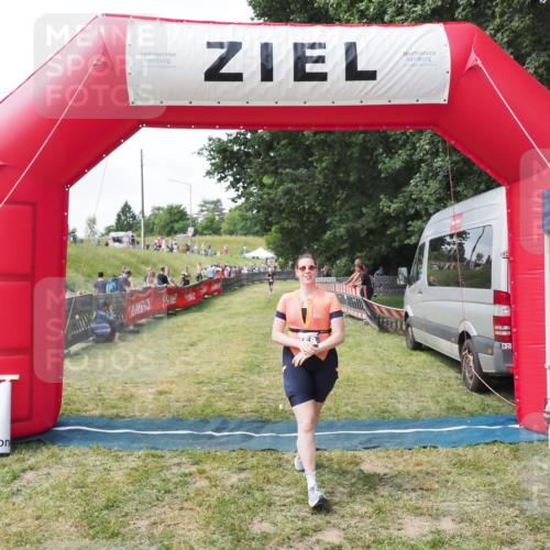 21.06.2025 - 27. Vierlanden-Triathlon MichiJ http://msf.ph/oto/8027462 15.06.2026 12:07:07 Ziel 558 meine-sportfotos.de