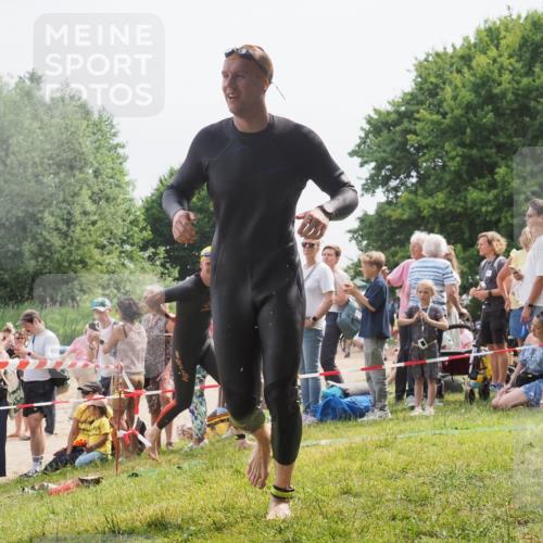 15.06.2025 - 27. Vierlanden-Triathlon KatJ http://msf.ph/oto/8027499 15.06.2025 11:00:56 Schwimmen 637, 681, 699, 746 meine-sportfotos.de