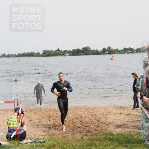 21.06.2025 - 27. Vierlanden-Triathlon MichiJ http://msf.ph/oto/8027509 15.06.2026 10:58:00 Schwimmen 640, 647, 705, 738 meine-sportfotos.de