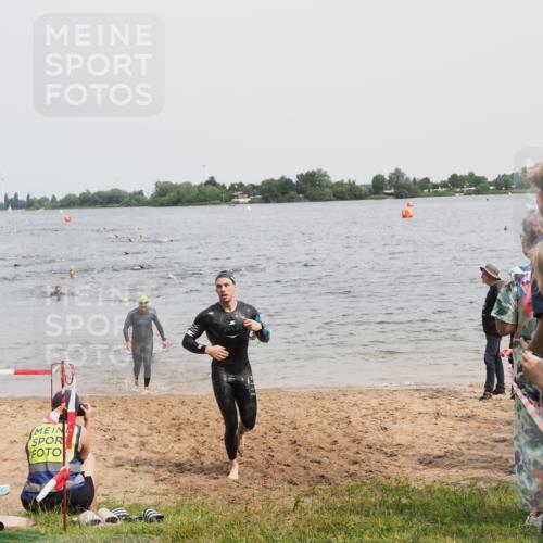 21.06.2025 - 27. Vierlanden-Triathlon MichiJ http://msf.ph/oto/8027515 15.06.2026 10:58:00 Schwimmen 640, 647, 705, 738 meine-sportfotos.de