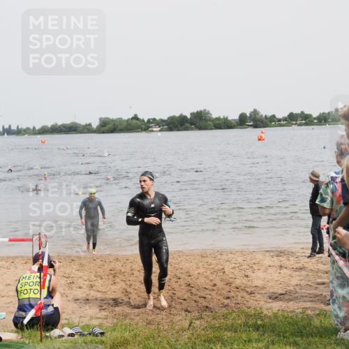 21.06.2025 - 27. Vierlanden-Triathlon MichiJ http://msf.ph/oto/8027519 15.06.2026 10:58:00 Schwimmen 640, 647, 705, 738 meine-sportfotos.de
