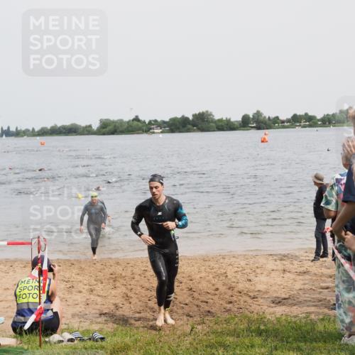 21.06.2025 - 27. Vierlanden-Triathlon MichiJ http://msf.ph/oto/8027530 15.06.2026 10:58:00 Schwimmen 640, 647, 705, 738 meine-sportfotos.de