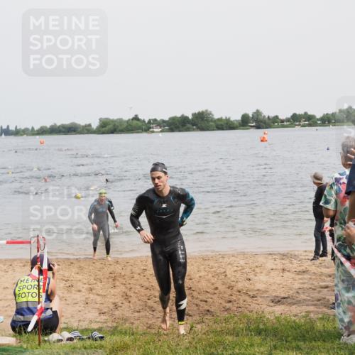 21.06.2025 - 27. Vierlanden-Triathlon MichiJ http://msf.ph/oto/8027546 15.06.2026 10:58:01 Schwimmen 640, 647, 705, 738 meine-sportfotos.de