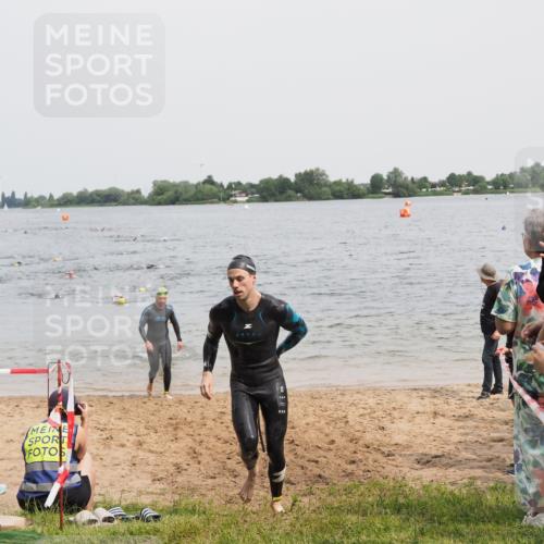 21.06.2025 - 27. Vierlanden-Triathlon MichiJ http://msf.ph/oto/8027552 15.06.2026 10:58:01 Schwimmen 640, 647, 705, 738 meine-sportfotos.de
