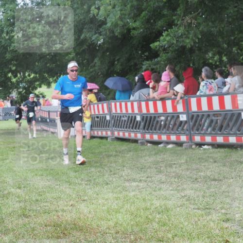 21.06.2025 - 27. Vierlanden-Triathlon KatJ http://msf.ph/oto/8027562 15.06.2025 13:31:32 Ziel 161, 799, 968 meine-sportfotos.de
