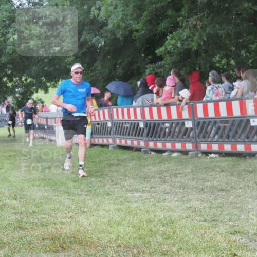 21.06.2025 - 27. Vierlanden-Triathlon KatJ http://msf.ph/oto/8027570 15.06.2025 13:31:32 Ziel 161, 799, 968 meine-sportfotos.de
