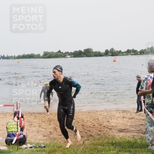 21.06.2025 - 27. Vierlanden-Triathlon MichiJ http://msf.ph/oto/8027572 15.06.2026 10:58:01 Schwimmen 640, 647, 705, 738 meine-sportfotos.de