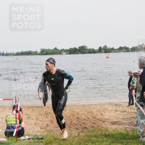 21.06.2025 - 27. Vierlanden-Triathlon MichiJ http://msf.ph/oto/8027577 15.06.2026 10:58:01 Schwimmen 640, 647, 705, 738 meine-sportfotos.de