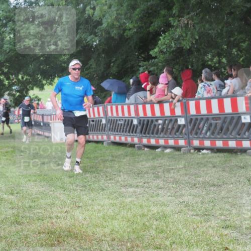 21.06.2025 - 27. Vierlanden-Triathlon KatJ http://msf.ph/oto/8027579 15.06.2025 13:31:32 Ziel 161, 799, 968 meine-sportfotos.de
