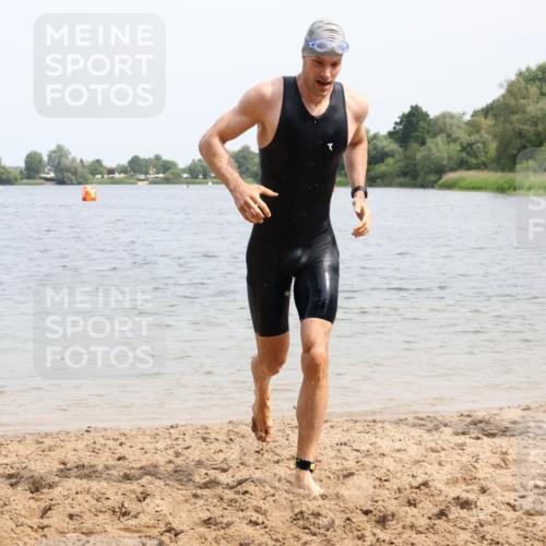 15.06.2025 - 27. Vierlanden-Triathlon Lena Gebhardt http://msf.ph/oto/8027589 15.06.2025 11:00:41 Schwimmen 637, 649, 678, 681, 699, 723 meine-sportfotos.de