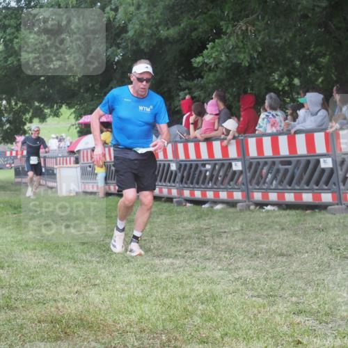 21.06.2025 - 27. Vierlanden-Triathlon KatJ http://msf.ph/oto/8027595 15.06.2025 13:31:33 Ziel 161, 799, 968 meine-sportfotos.de