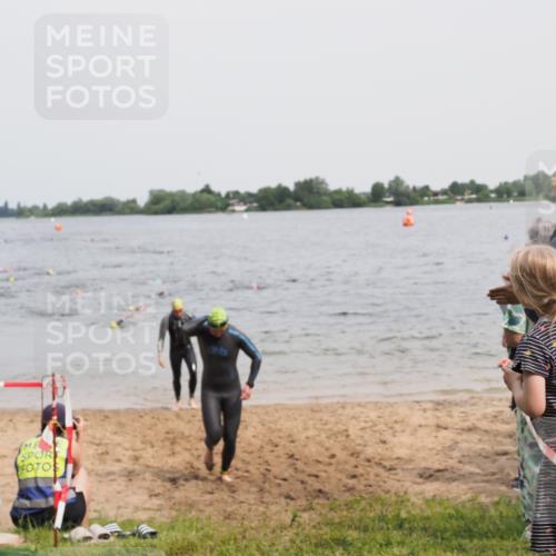 21.06.2025 - 27. Vierlanden-Triathlon MichiJ http://msf.ph/oto/8027606 15.06.2026 10:58:05 Schwimmen 640, 647, 762 meine-sportfotos.de