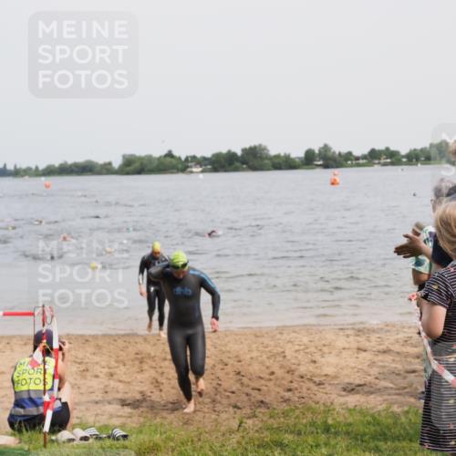 21.06.2025 - 27. Vierlanden-Triathlon MichiJ http://msf.ph/oto/8027622 15.06.2026 10:58:05 Schwimmen 640, 647, 762 meine-sportfotos.de