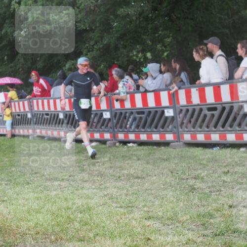 21.06.2025 - 27. Vierlanden-Triathlon KatJ http://msf.ph/oto/8027625 15.06.2025 13:31:36 Ziel 161, 760, 799 meine-sportfotos.de