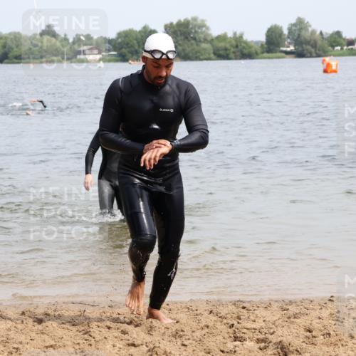 15.06.2025 - 27. Vierlanden-Triathlon Lena Gebhardt http://msf.ph/oto/8027629 15.06.2025 11:00:44 Schwimmen 637, 649, 678, 681, 699, 723, 746 meine-sportfotos.de