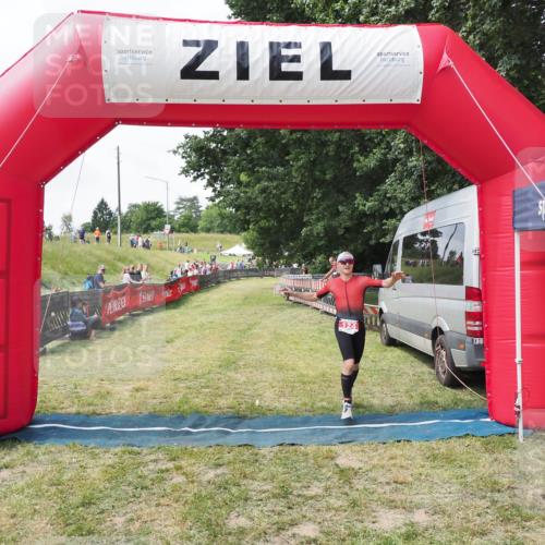 21.06.2025 - 27. Vierlanden-Triathlon MichiJ http://msf.ph/oto/8027630 15.06.2026 12:07:37 Ziel 124 meine-sportfotos.de