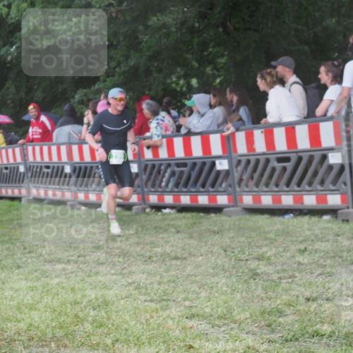21.06.2025 - 27. Vierlanden-Triathlon KatJ http://msf.ph/oto/8027634 15.06.2025 13:31:36 Ziel 161, 760, 799 meine-sportfotos.de