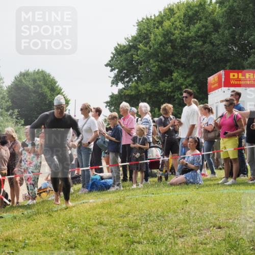 15.06.2025 - 27. Vierlanden-Triathlon KatJ http://msf.ph/oto/8027639 15.06.2025 11:01:28 Schwimmen 717, 808, 869 meine-sportfotos.de