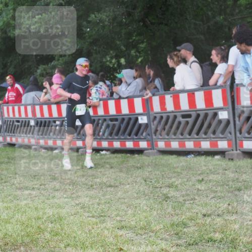21.06.2025 - 27. Vierlanden-Triathlon KatJ http://msf.ph/oto/8027642 15.06.2025 13:31:36 Ziel 161, 760, 799 meine-sportfotos.de