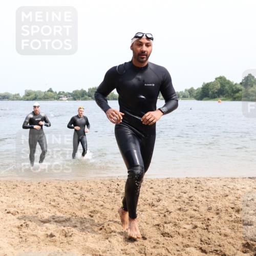 15.06.2025 - 27. Vierlanden-Triathlon Lena Gebhardt http://msf.ph/oto/8027648 15.06.2025 11:00:45 Schwimmen 637, 649, 678, 681, 699, 723, 746 meine-sportfotos.de