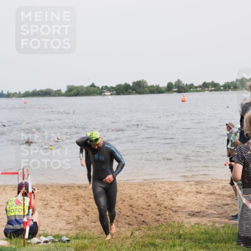 21.06.2025 - 27. Vierlanden-Triathlon MichiJ http://msf.ph/oto/8027654 15.06.2026 10:58:06 Schwimmen 640, 647, 762 meine-sportfotos.de