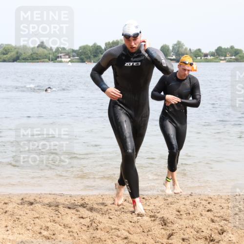 15.06.2025 - 27. Vierlanden-Triathlon Lena Gebhardt http://msf.ph/oto/8027659 15.06.2025 11:00:47 Schwimmen 637, 678, 681, 699, 723, 746 meine-sportfotos.de