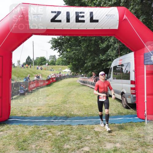 21.06.2025 - 27. Vierlanden-Triathlon MichiJ http://msf.ph/oto/8027661 15.06.2026 12:07:37 Ziel 124 meine-sportfotos.de