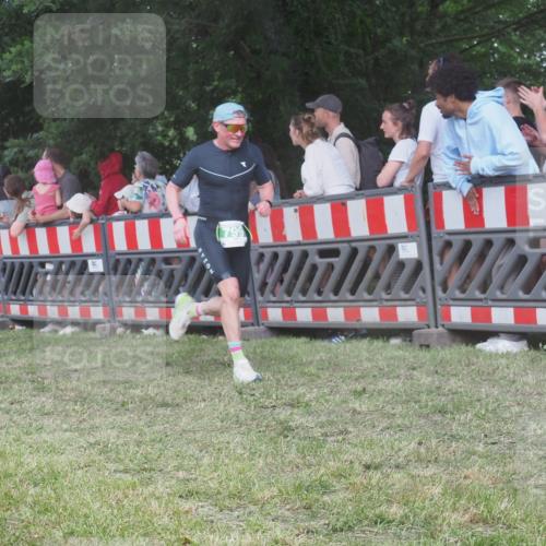 21.06.2025 - 27. Vierlanden-Triathlon KatJ http://msf.ph/oto/8027674 15.06.2025 13:31:36 Ziel 161, 760, 799 meine-sportfotos.de