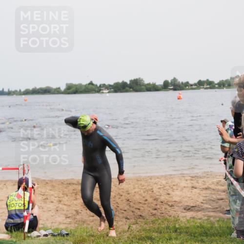 21.06.2025 - 27. Vierlanden-Triathlon MichiJ http://msf.ph/oto/8027695 15.06.2026 10:58:06 Schwimmen 640, 647, 762 meine-sportfotos.de
