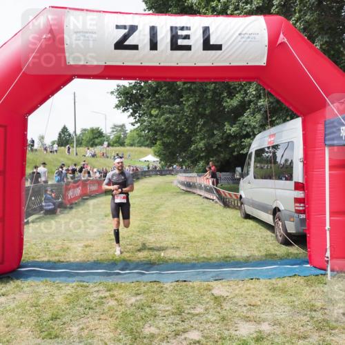 21.06.2025 - 27. Vierlanden-Triathlon MichiJ http://msf.ph/oto/8027697 15.06.2026 12:08:14 Ziel 87 meine-sportfotos.de