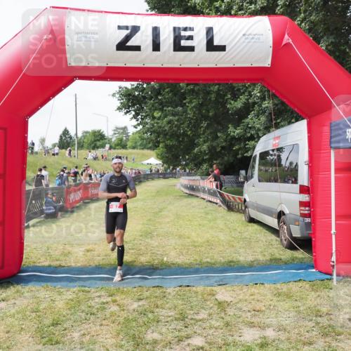21.06.2025 - 27. Vierlanden-Triathlon MichiJ http://msf.ph/oto/8027722 15.06.2026 12:08:14 Ziel 87 meine-sportfotos.de