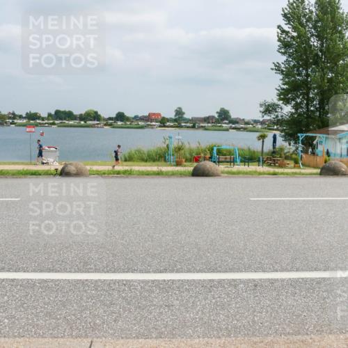 21.06.2025 - 27. Vierlanden-Triathlon H.Heesch http://msf.ph/oto/8027741 15.06.2025 12:19:47 Radfahren 678, 743 meine-sportfotos.de